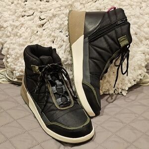 Lands' End Black and Green Winter Boots with Durable Design